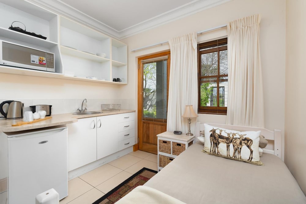 Thomson's Accommodation 13/36