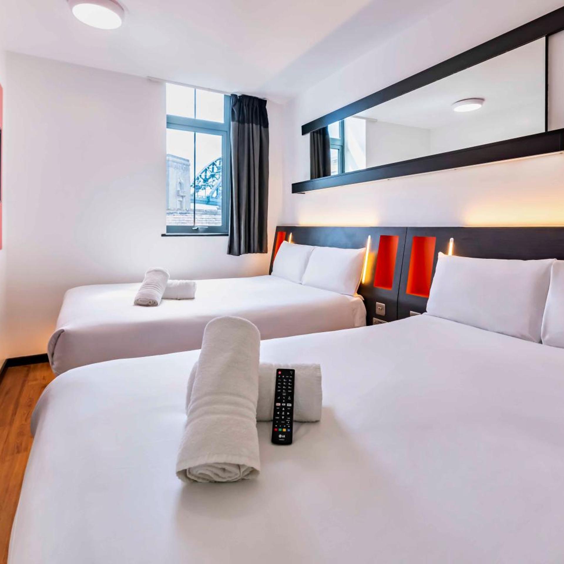 Room, Quadruple, Double Bed