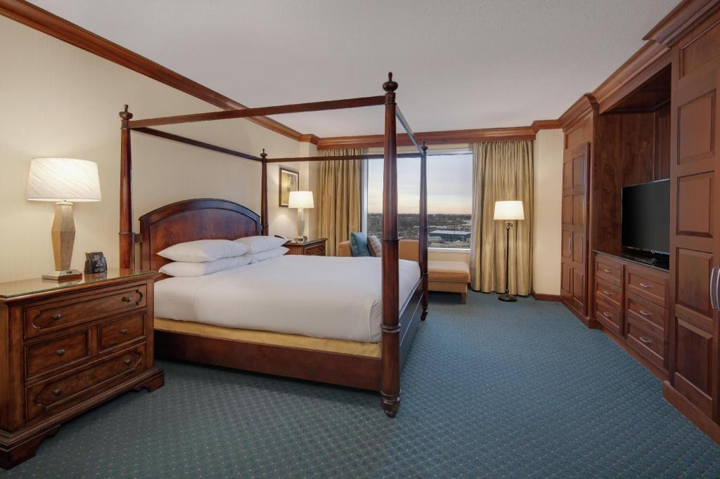 1 Bedroom, Presidential, Suite, King Bed, Sofa