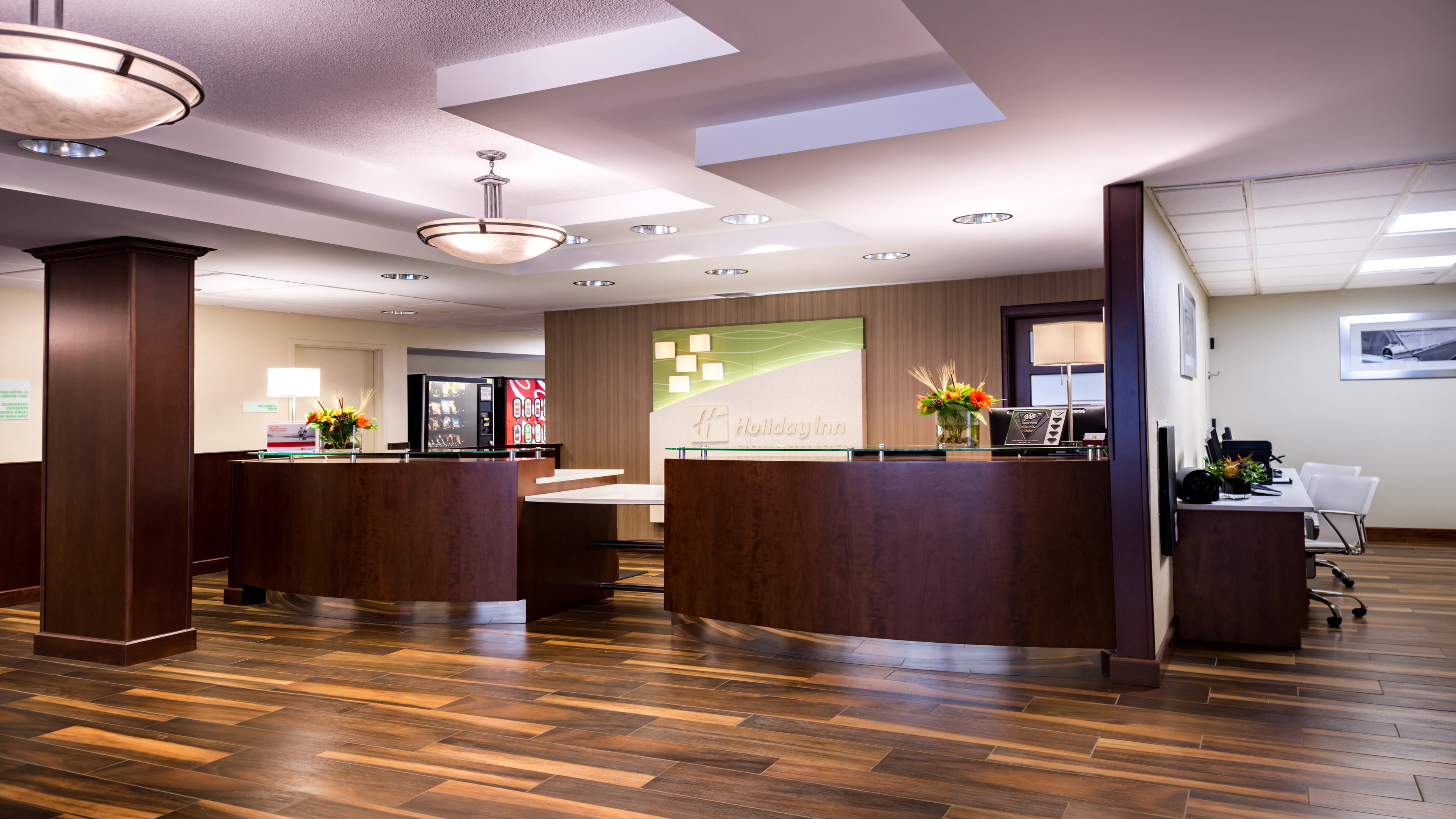 Holiday Inn Hotel Suites Warren 8/53