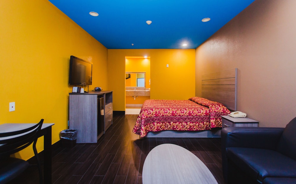 Moonlight Suites 40/65