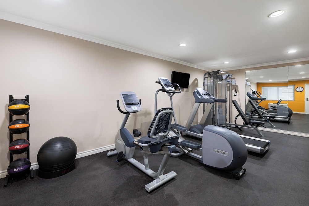 Solara Inn and Suites 21/33