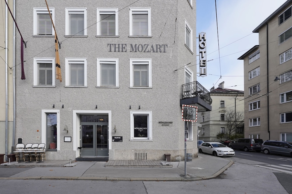 HOTEL MOZART 62/70