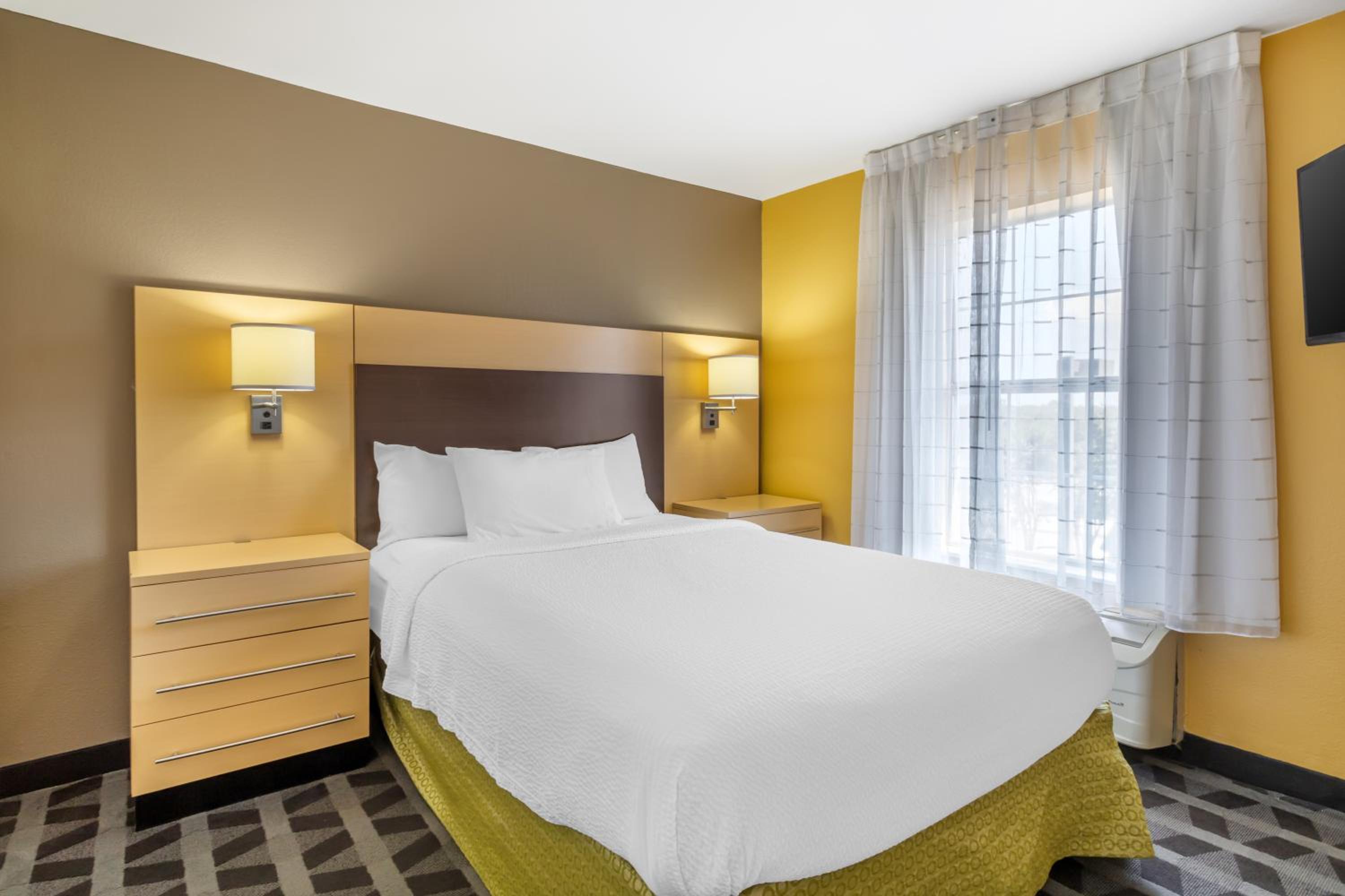 EFFICIENCY, QUEEN BED