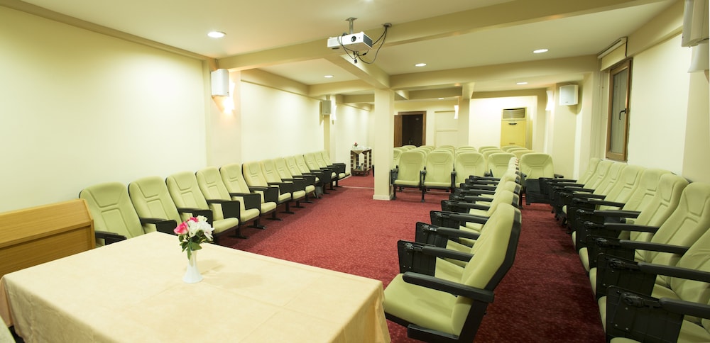 Ilkbal Deluxe Hotel & Spa Istanbul 55/65