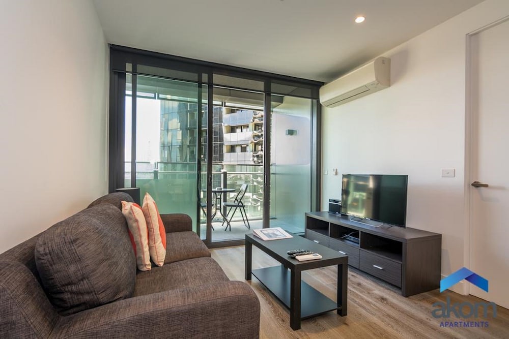 Akom Docklands 26/50