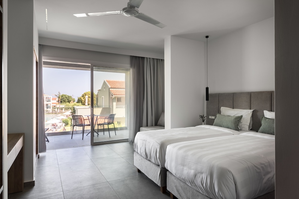 Acharavi Beach Hotel 14/84
