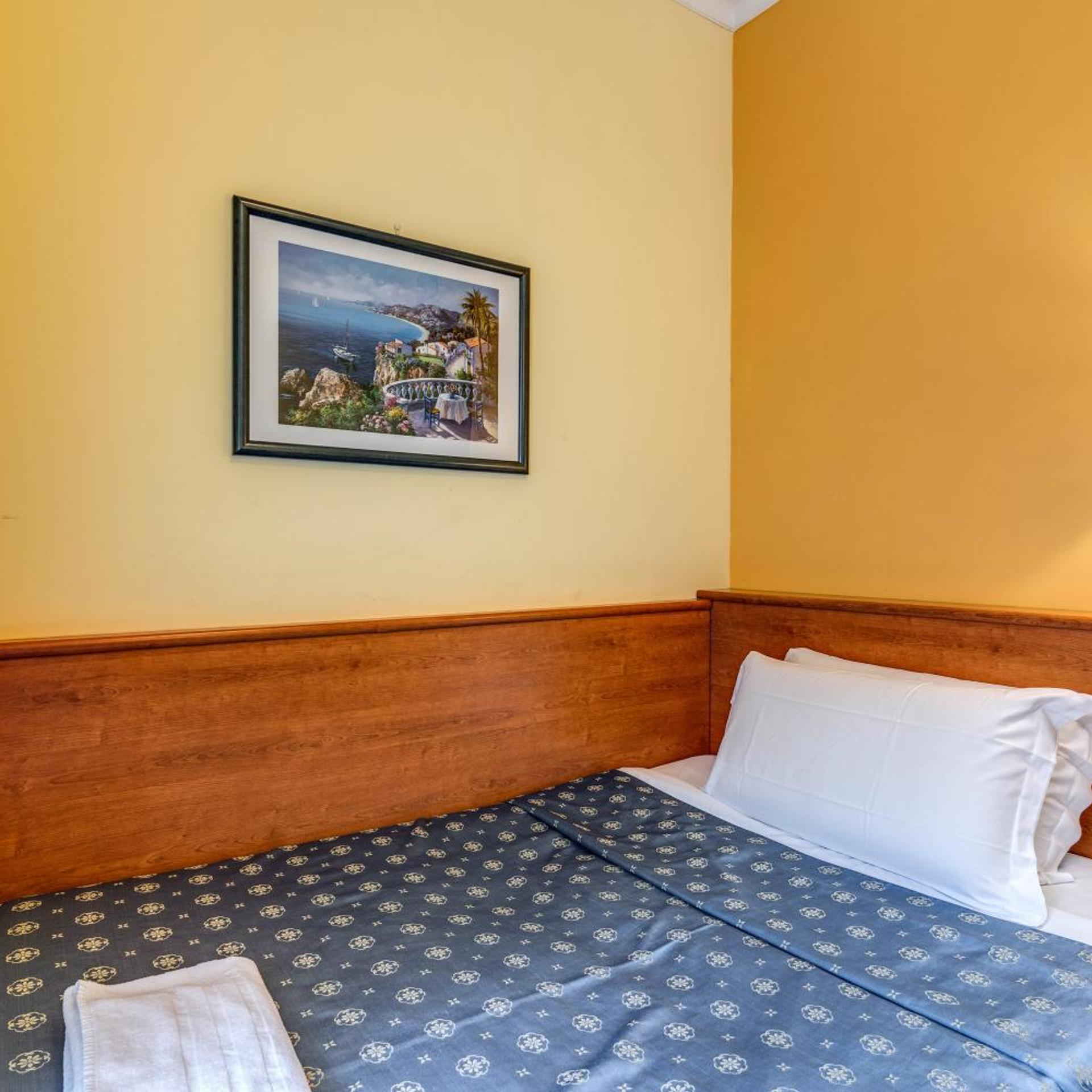 Room, Single