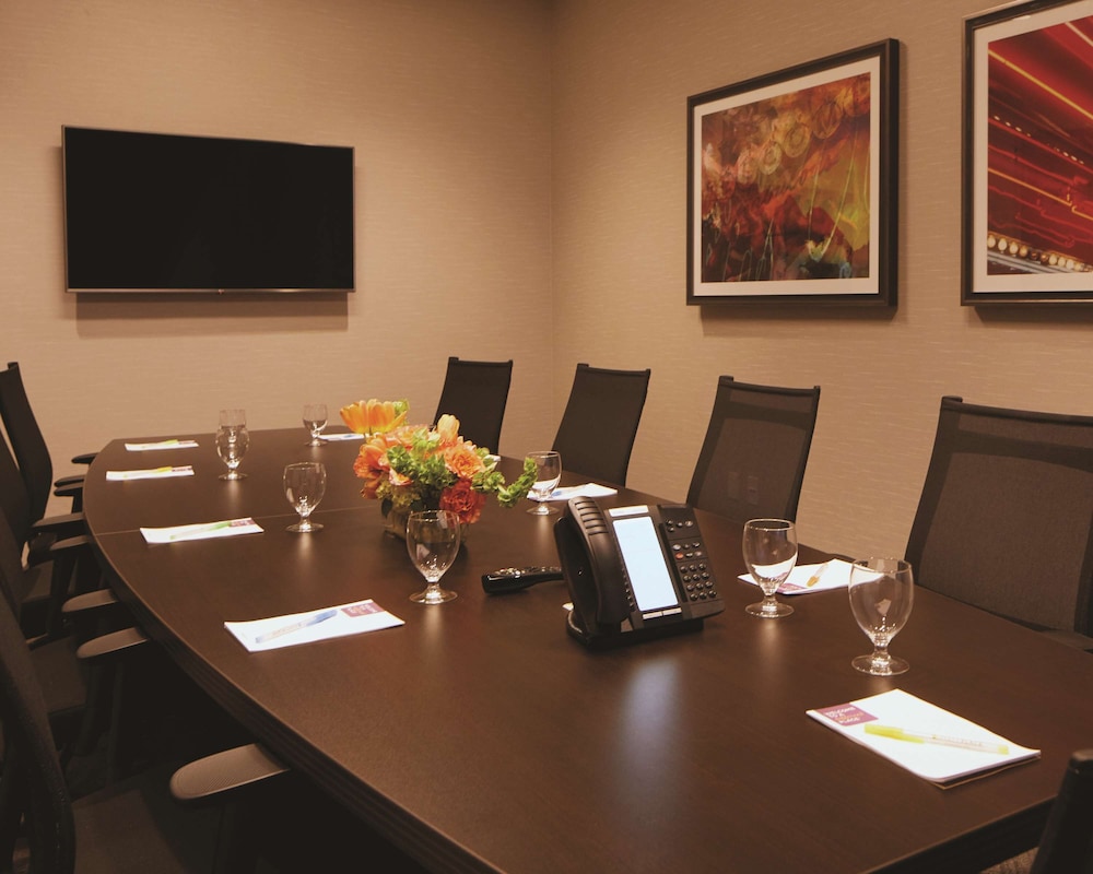 Hyatt Place Las Vegas At Silverton Village 40/42