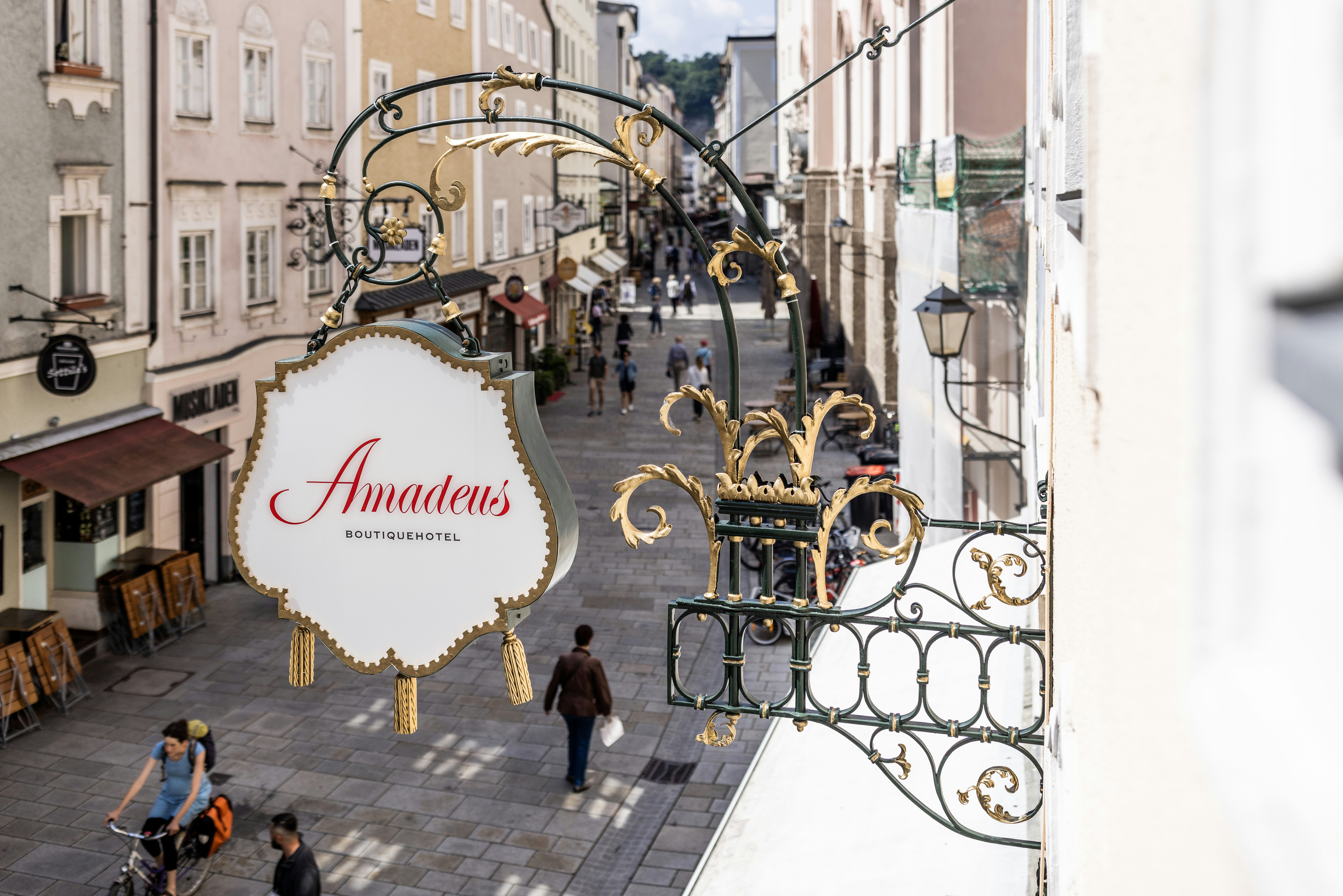 Amadeus 76/82