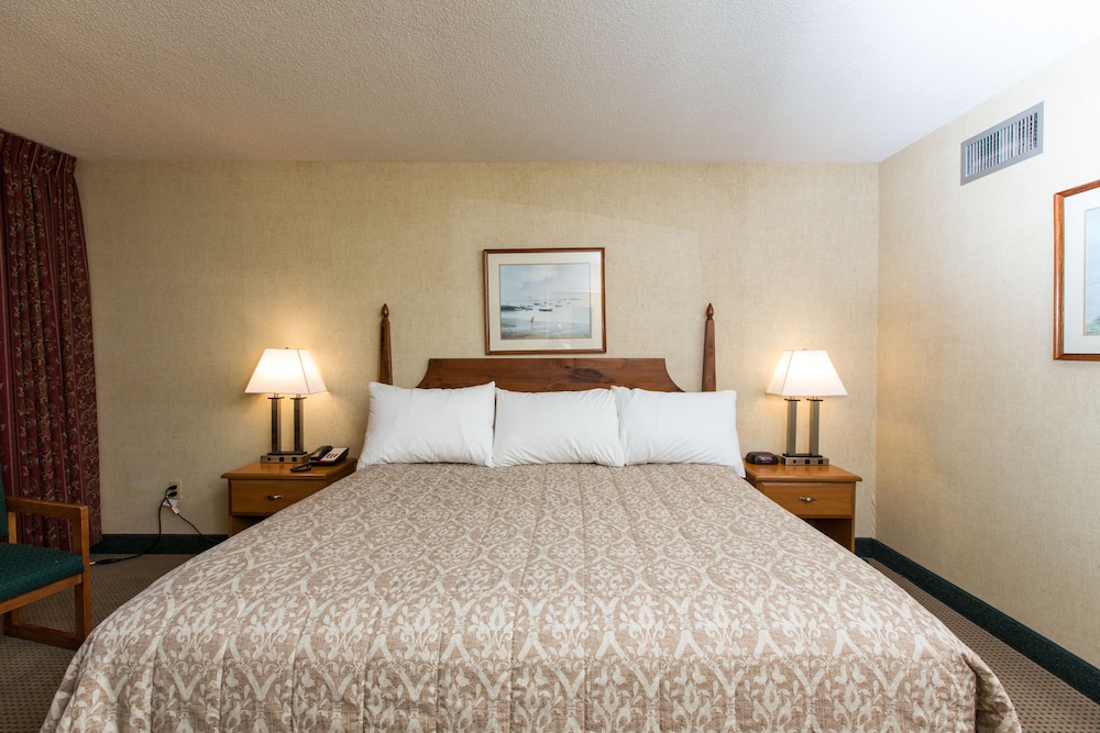 Commodores Inn 8/50