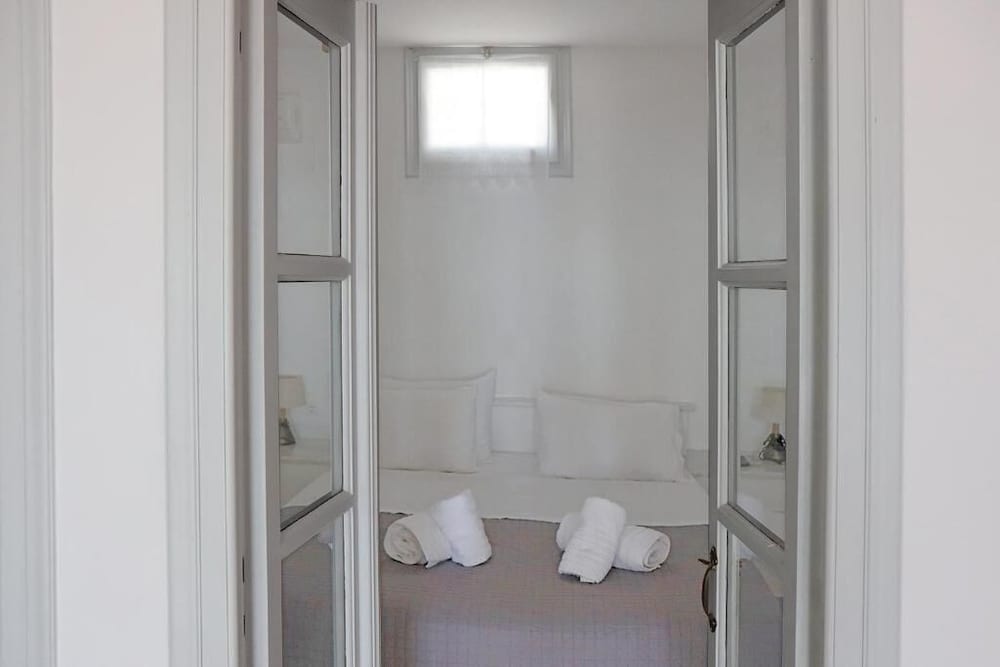 Rhapsody Traditional Apartments 60/60