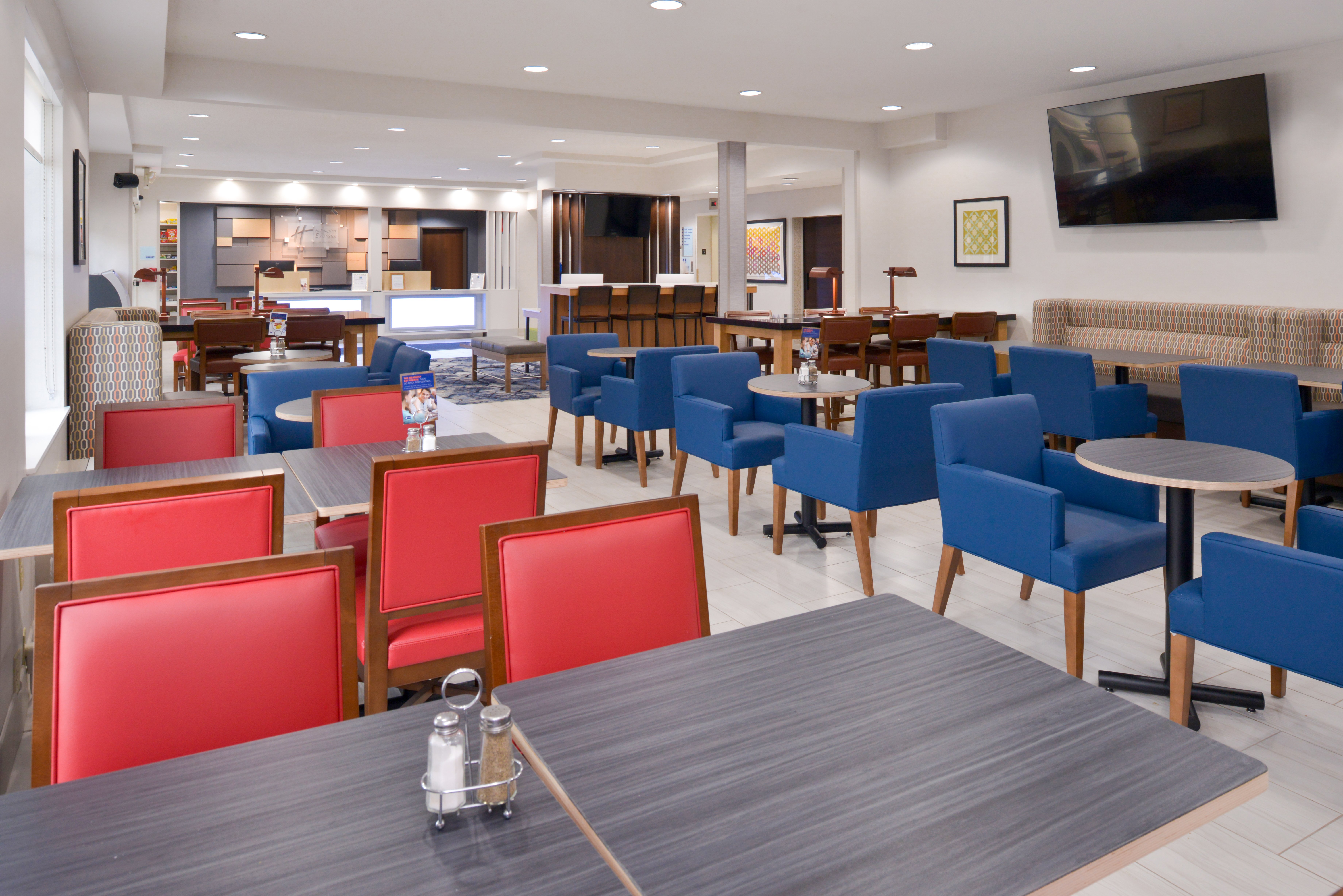 Holiday Inn Express Wixom 19/29