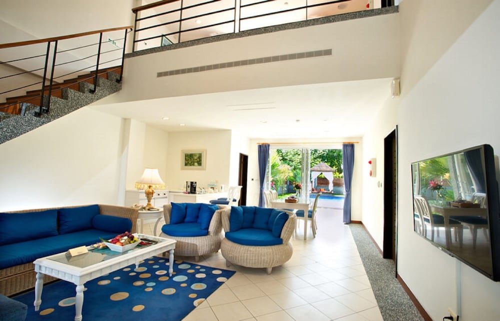 Papago International Resort 52/76