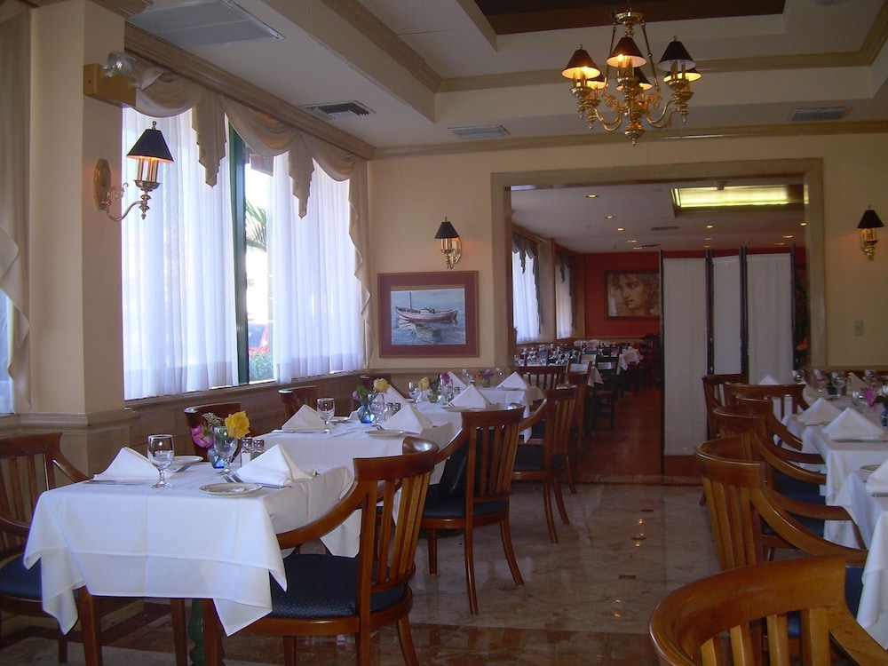 Chateaubleau Hotel 48/61
