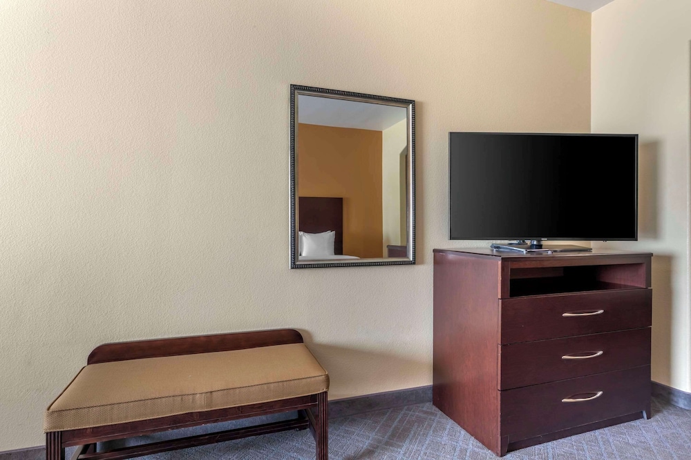 Comfort Inn and Suites Mexia, TX 48/59