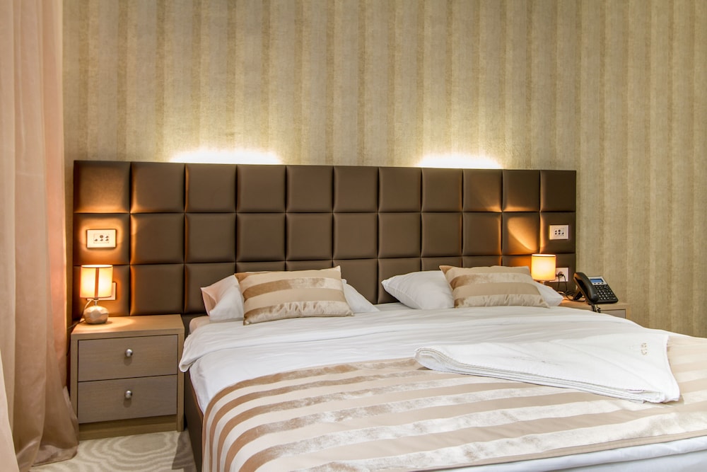 Royal Airport Hotel 14/69