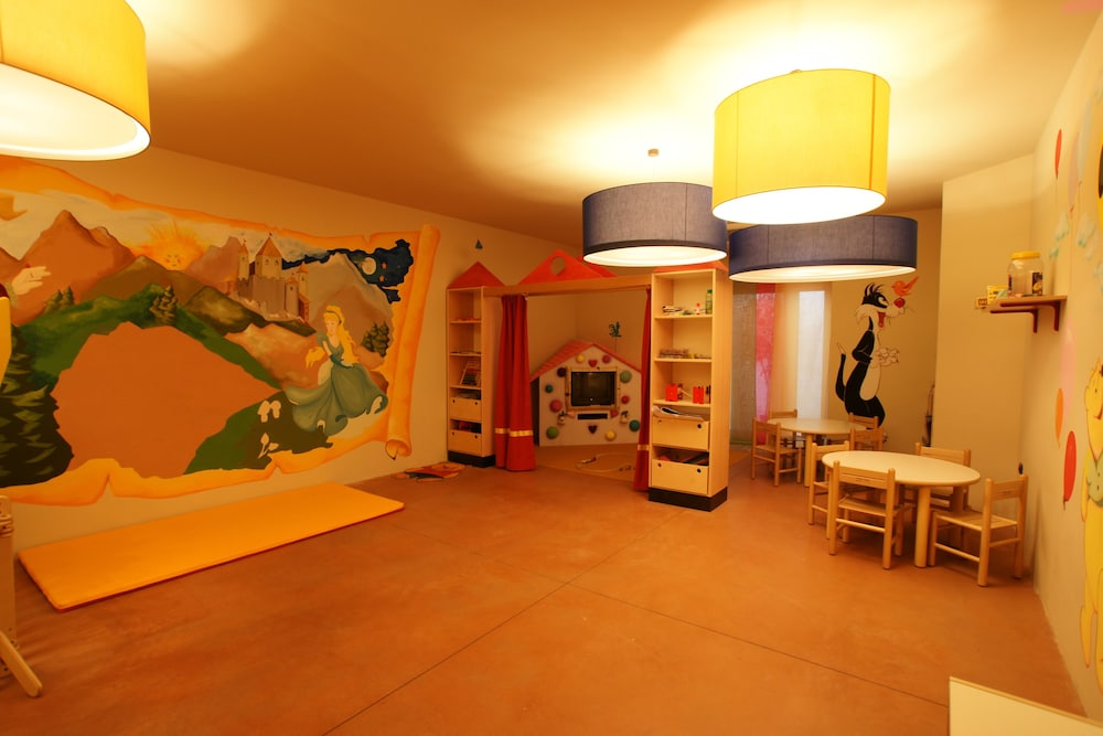 ADLER FAMILY & WELLNESS CLUBRESIDENCE 27/49