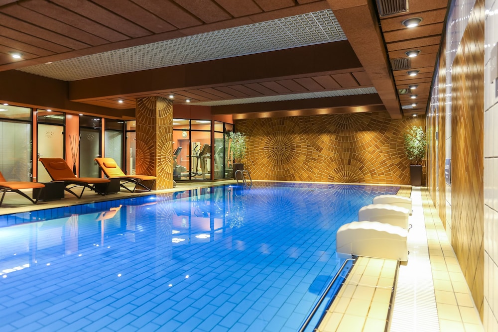 swimming pool spa
