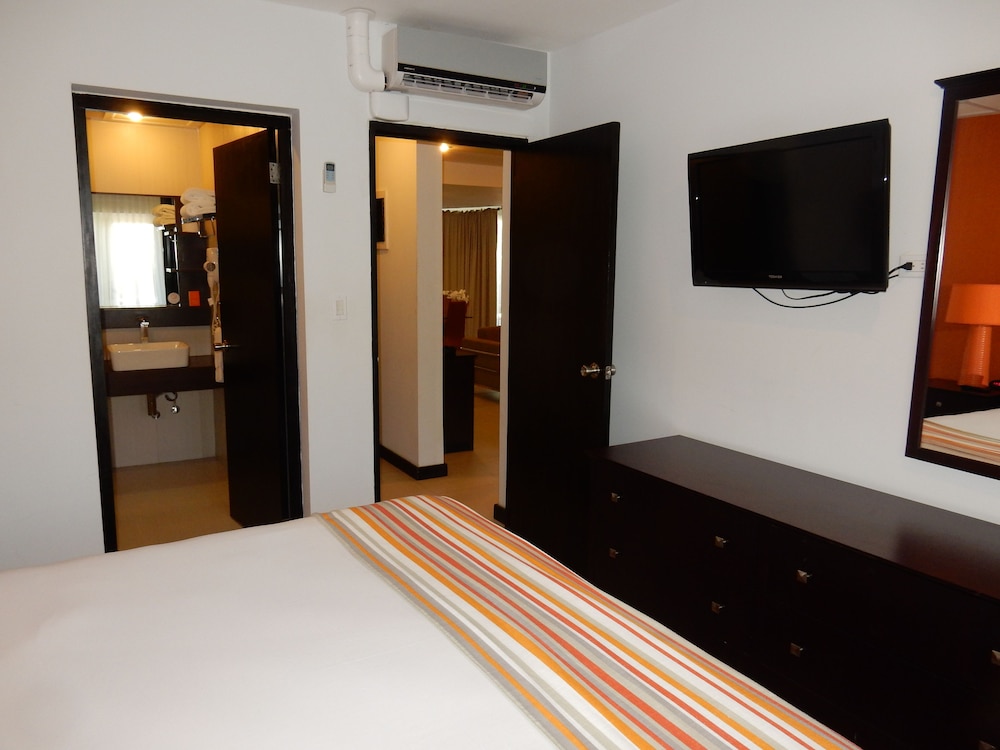 Voco Surfside Aruba by IHG 29/90