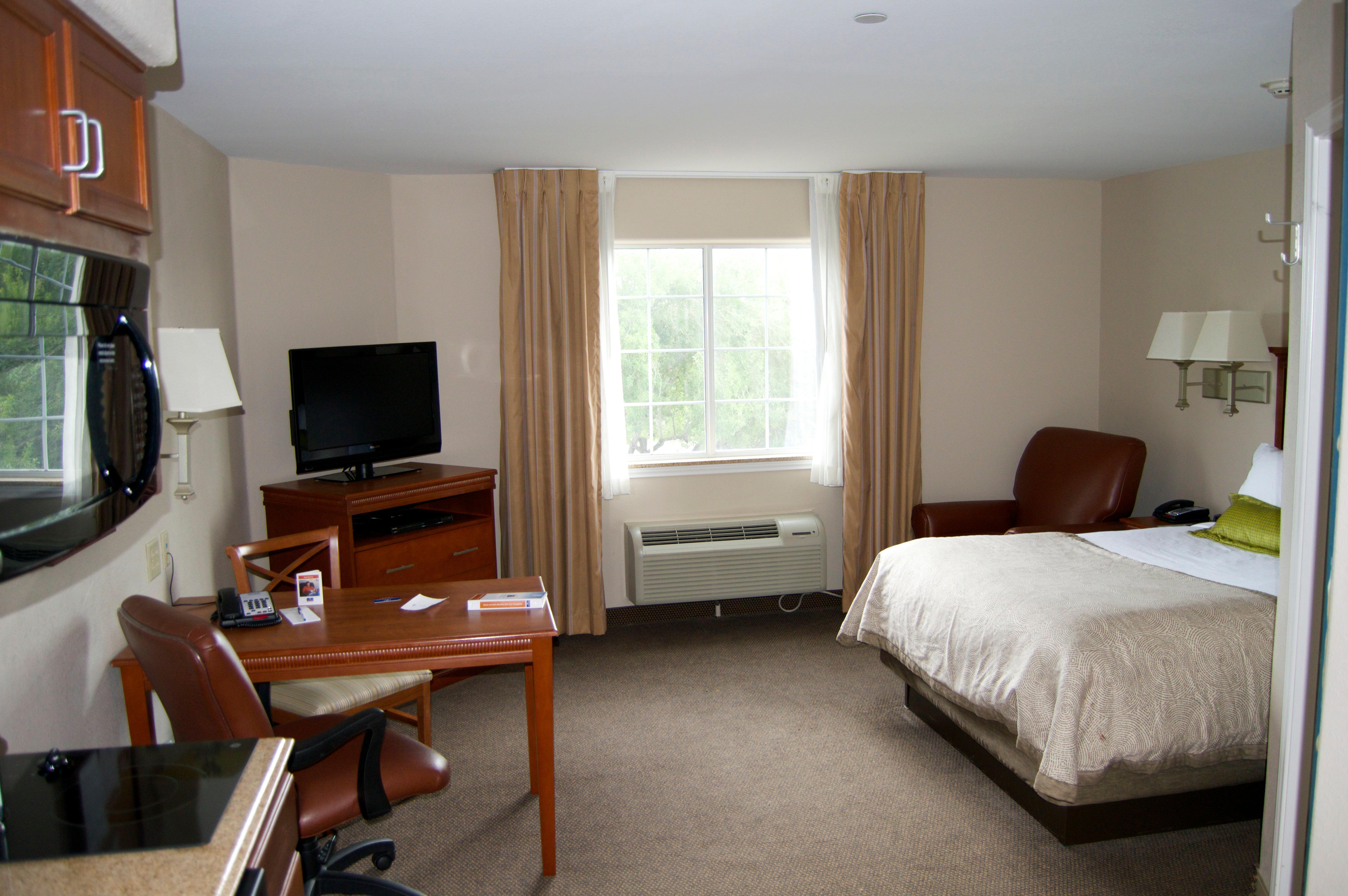 استوديو بسرير كوين لذوي الإعاقة، Candlewood Suites Victoria 2/3
