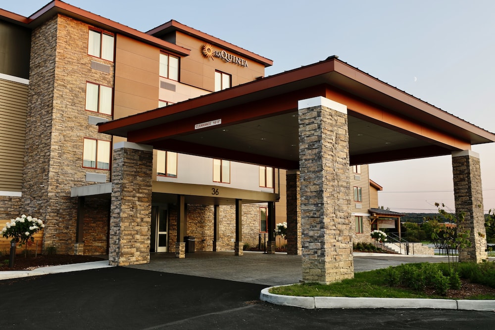 La Quinta Inn & Suites by Wyndham Williston Burlington 3/23