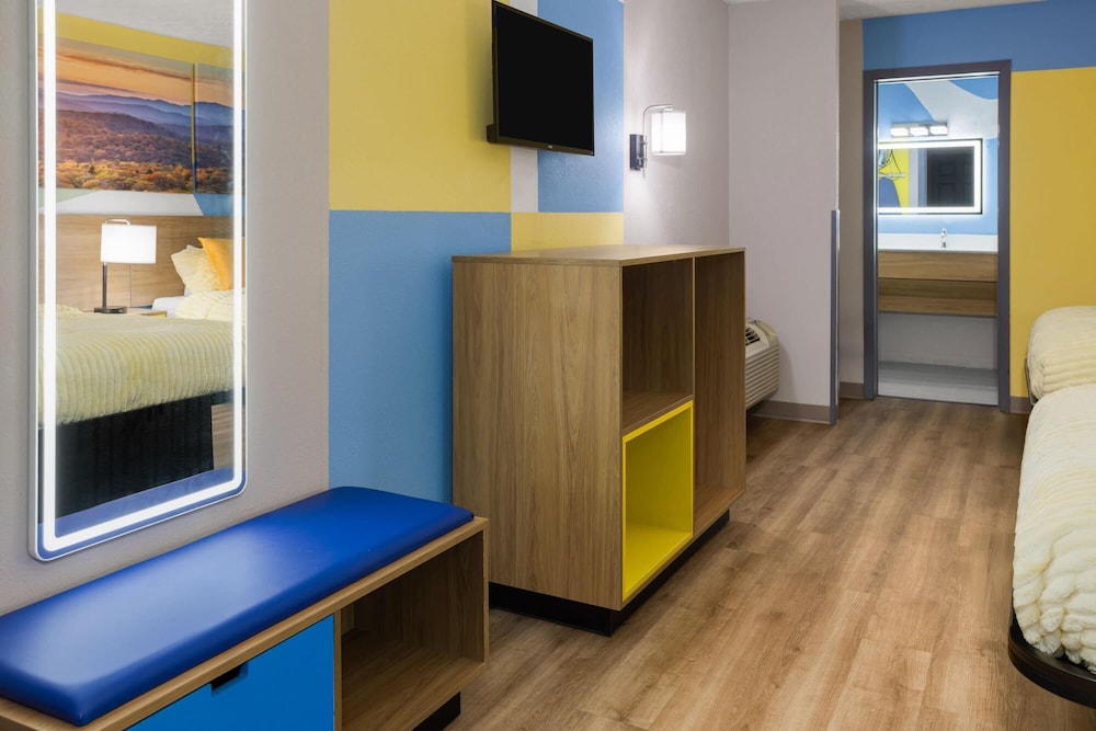 Days Inn by Wyndham Pigeon Forge Parkway 30/48