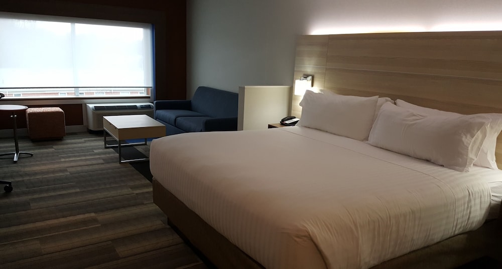 Holiday Inn Express Suites Toledo West 20/54