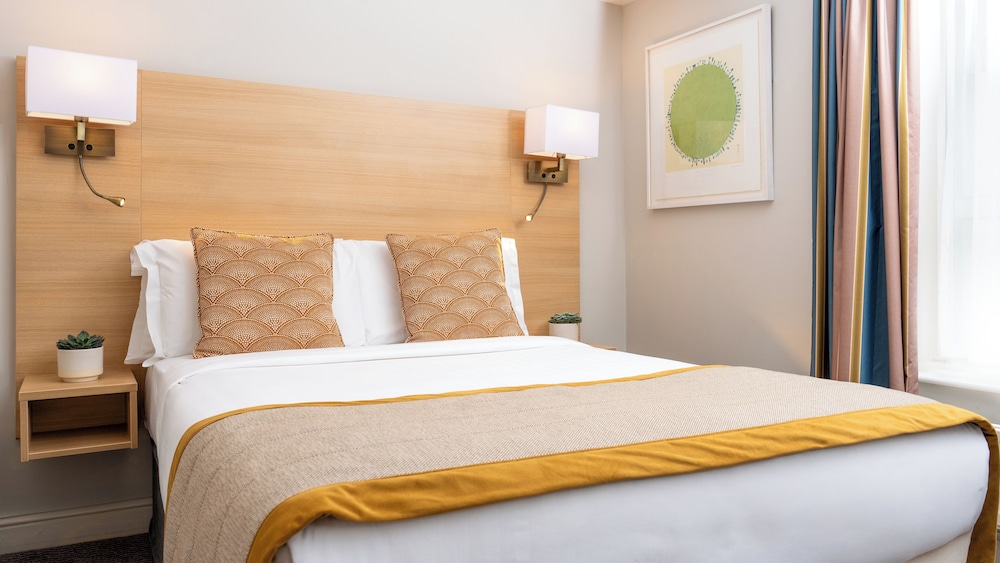 COZY, DOUBLE BED