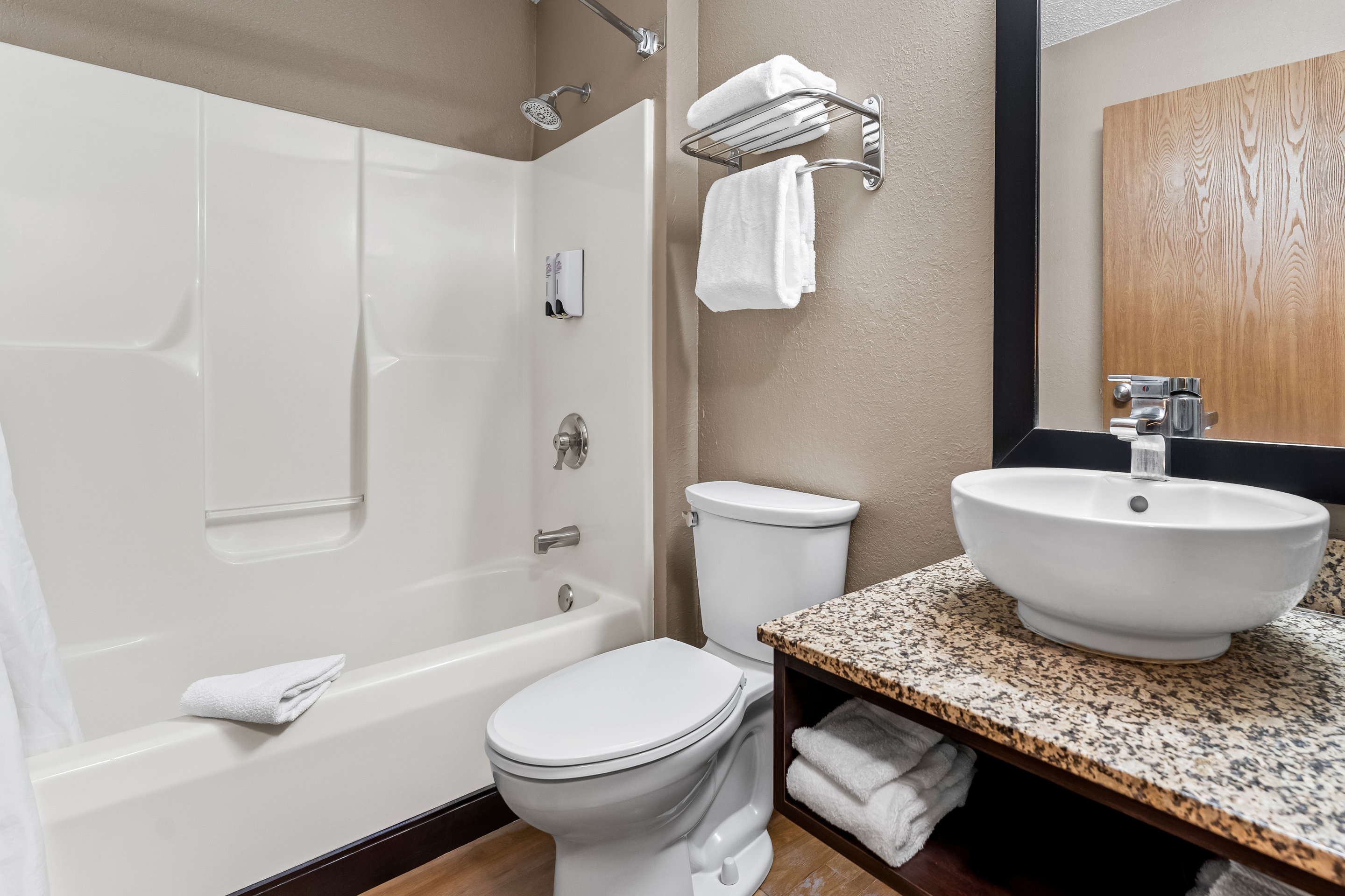 Deluxe, 2 Queen Beds, Red Roof Plus Suites Malone 5/8