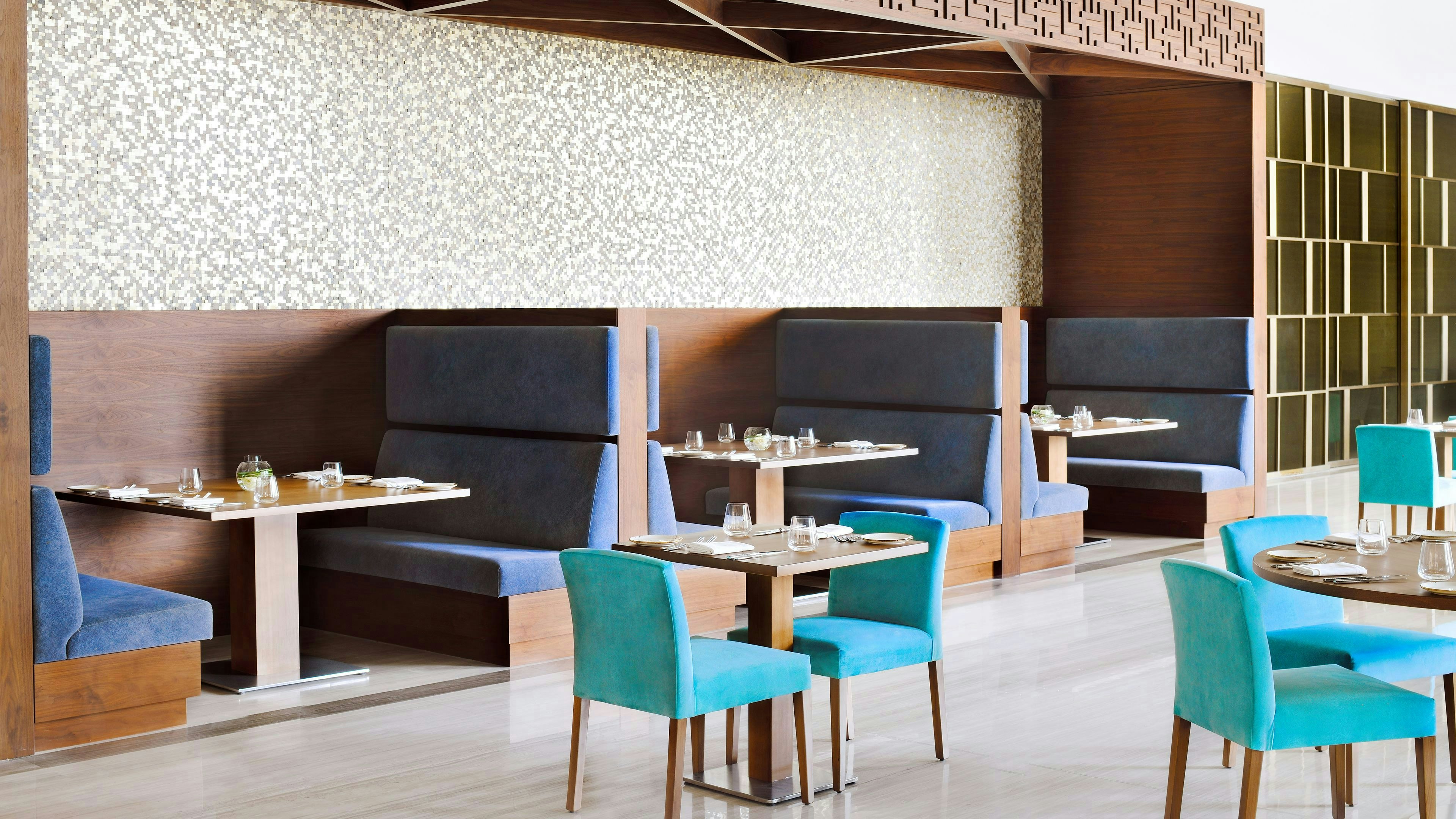 Holiday Inn Dubai Al Maktoum Airport 53/82