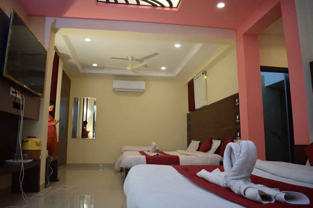 Hotel Shree Pratham Milan 4/28
