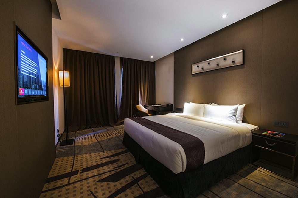 JUNIOR SUITE