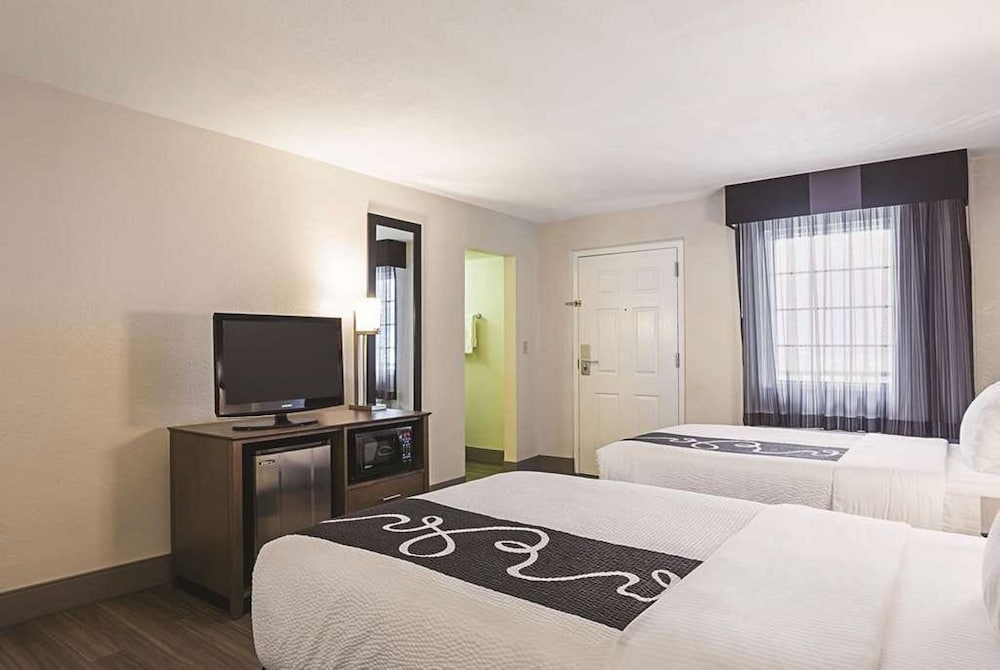 ROOM, 2 DOUBLE BEDS