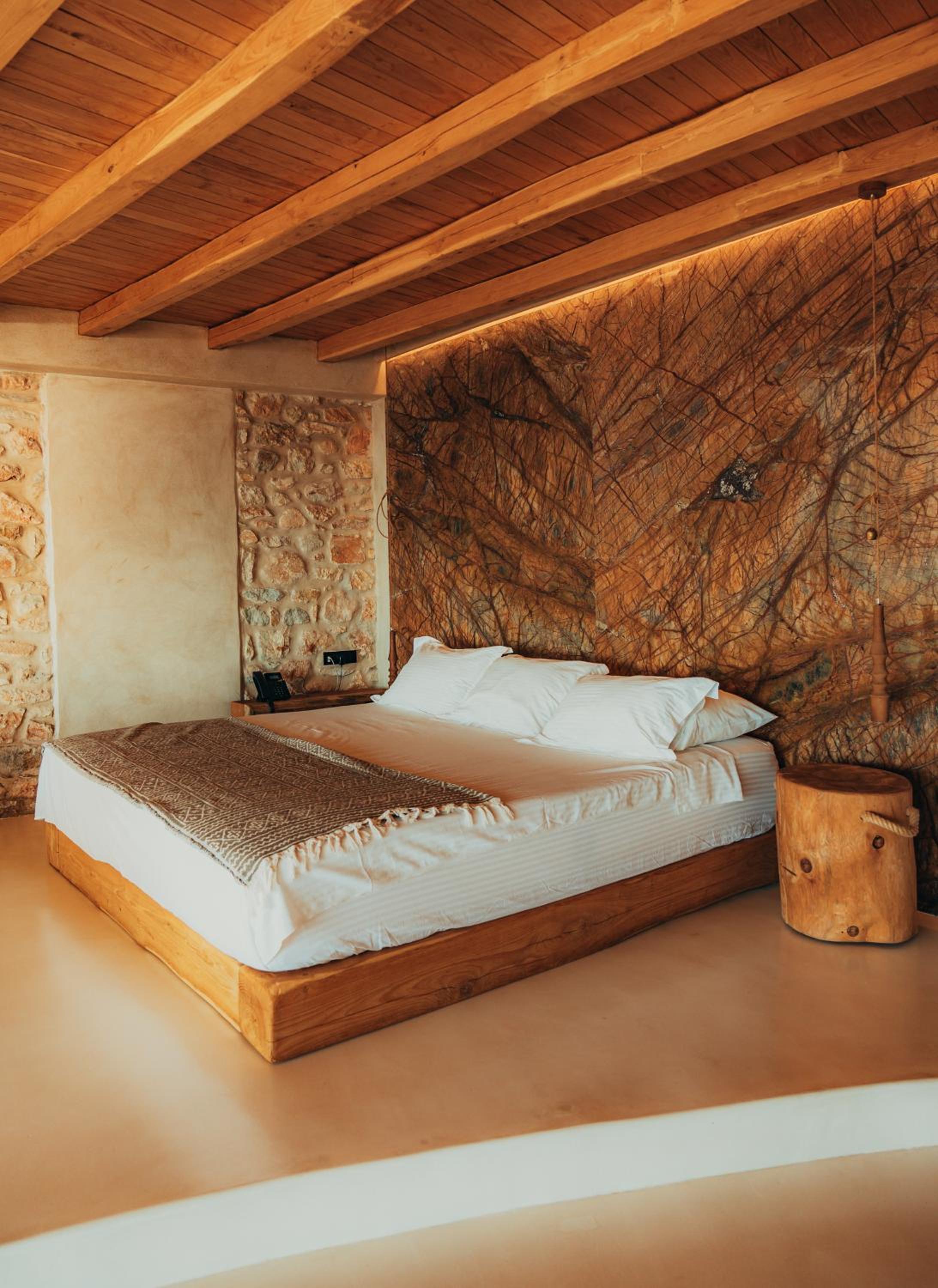 Majesty, Suite, King Bed, Outdoor Jetted Tub
