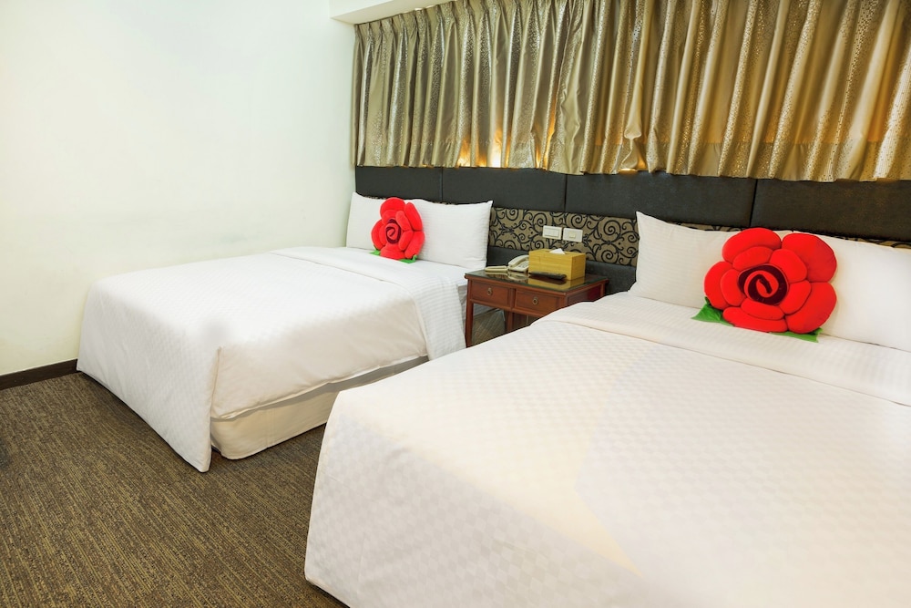 Han She Hotel 32/75