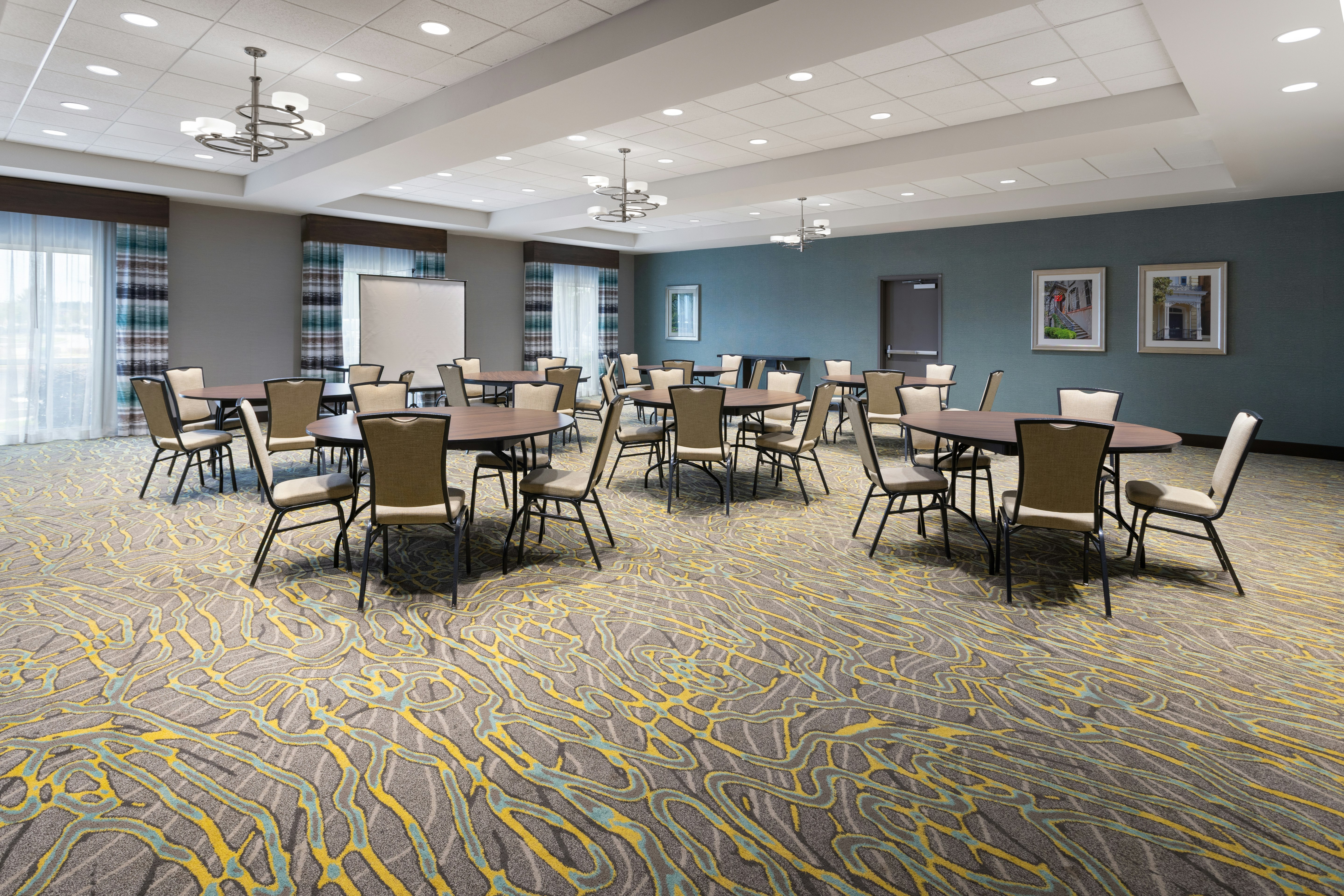Holiday Inn Suites Savannah Airport Pooler 66/74