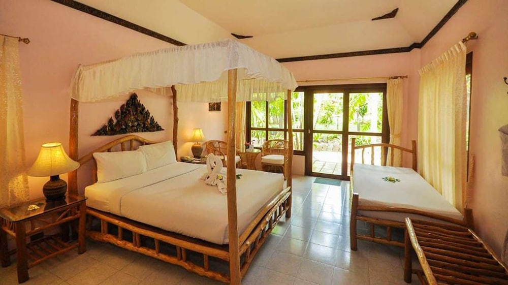 DELUXE, VILLA, QUEEN BED, GARDEN AREA