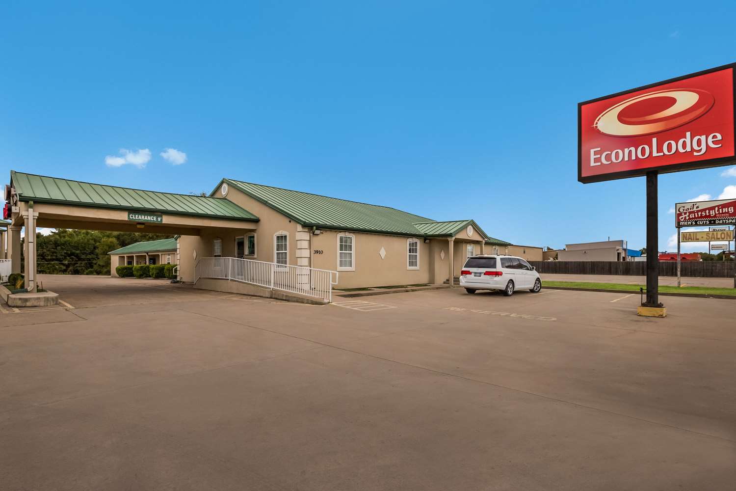 Econo Lodge Bartlesville Hwy 75 34/34