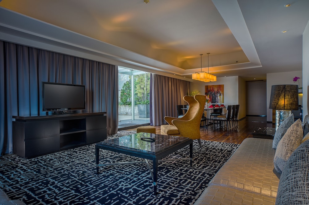 ARTOTEL TS Suites Surabaya 18/34