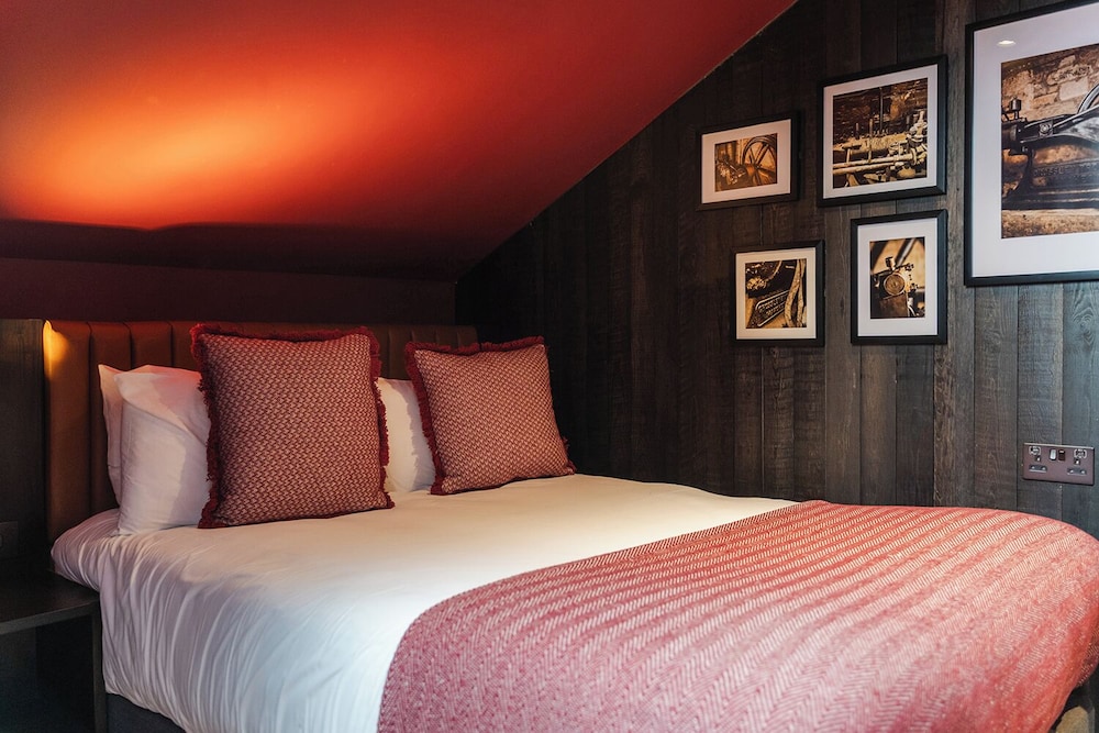 DELUXE, DOUBLE BED, CITY VIEW