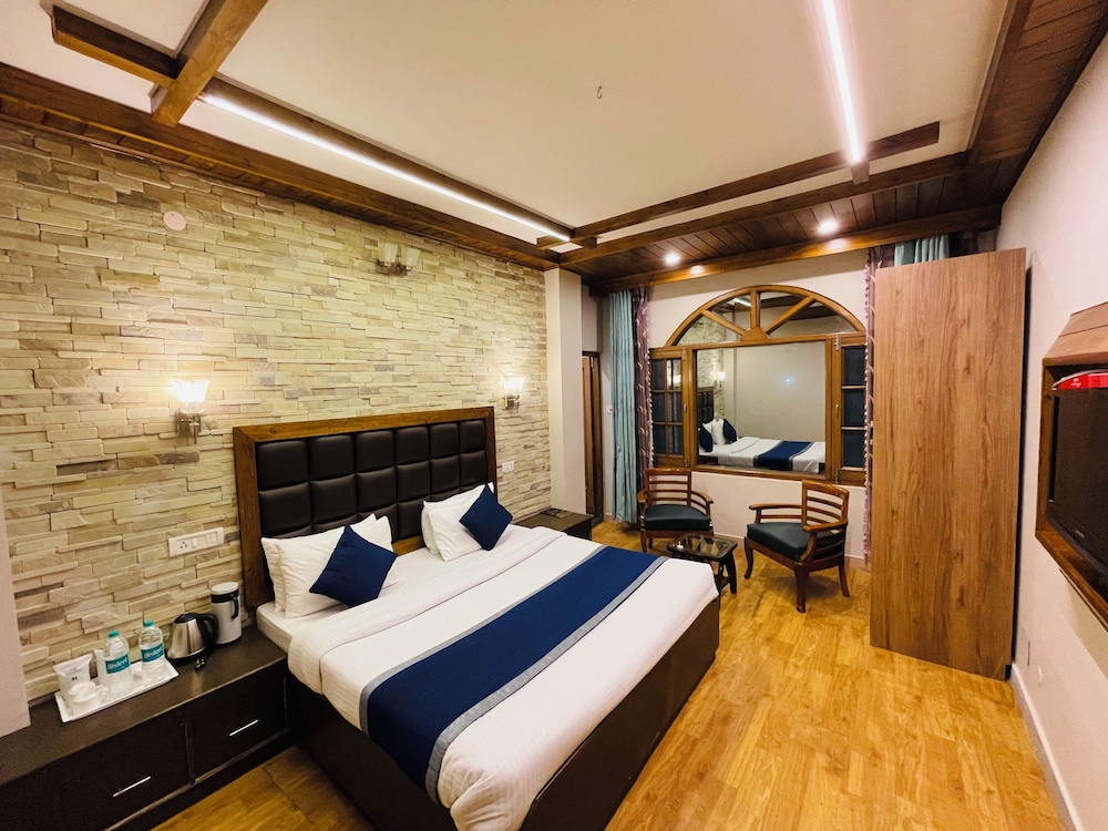 1 BEDROOM, DELUXE, DOUBLE OR TWIN BED, HILL VIEW