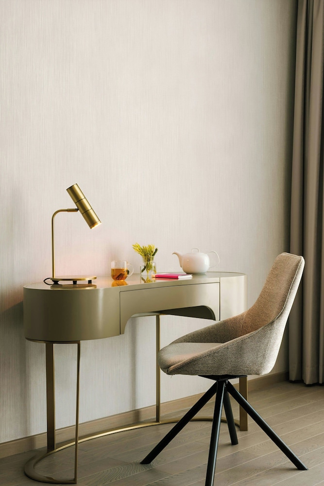 Aura Suites Downtown 34/48