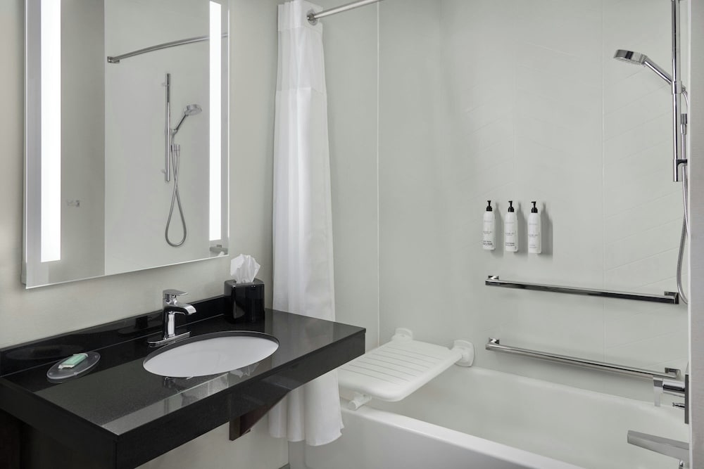 Fairfield Inn Suites By Marriott Detroit Farmington Hills 49/49