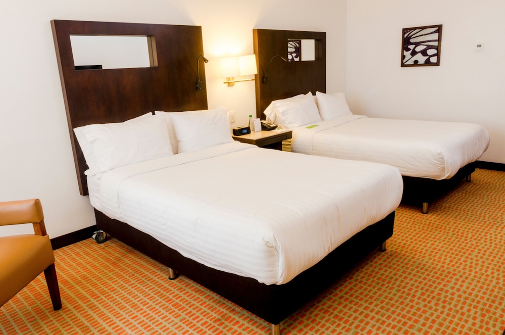 Holiday Inn Bogota Airport 19/75