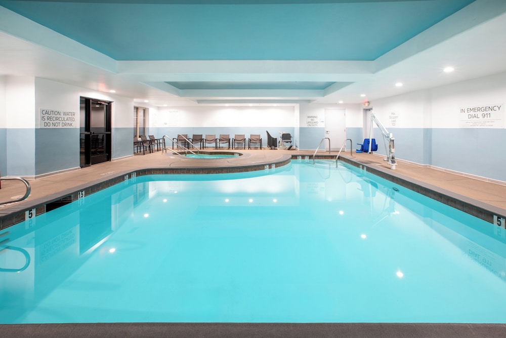Holiday Inn Express & Suites Lathrop 33/61