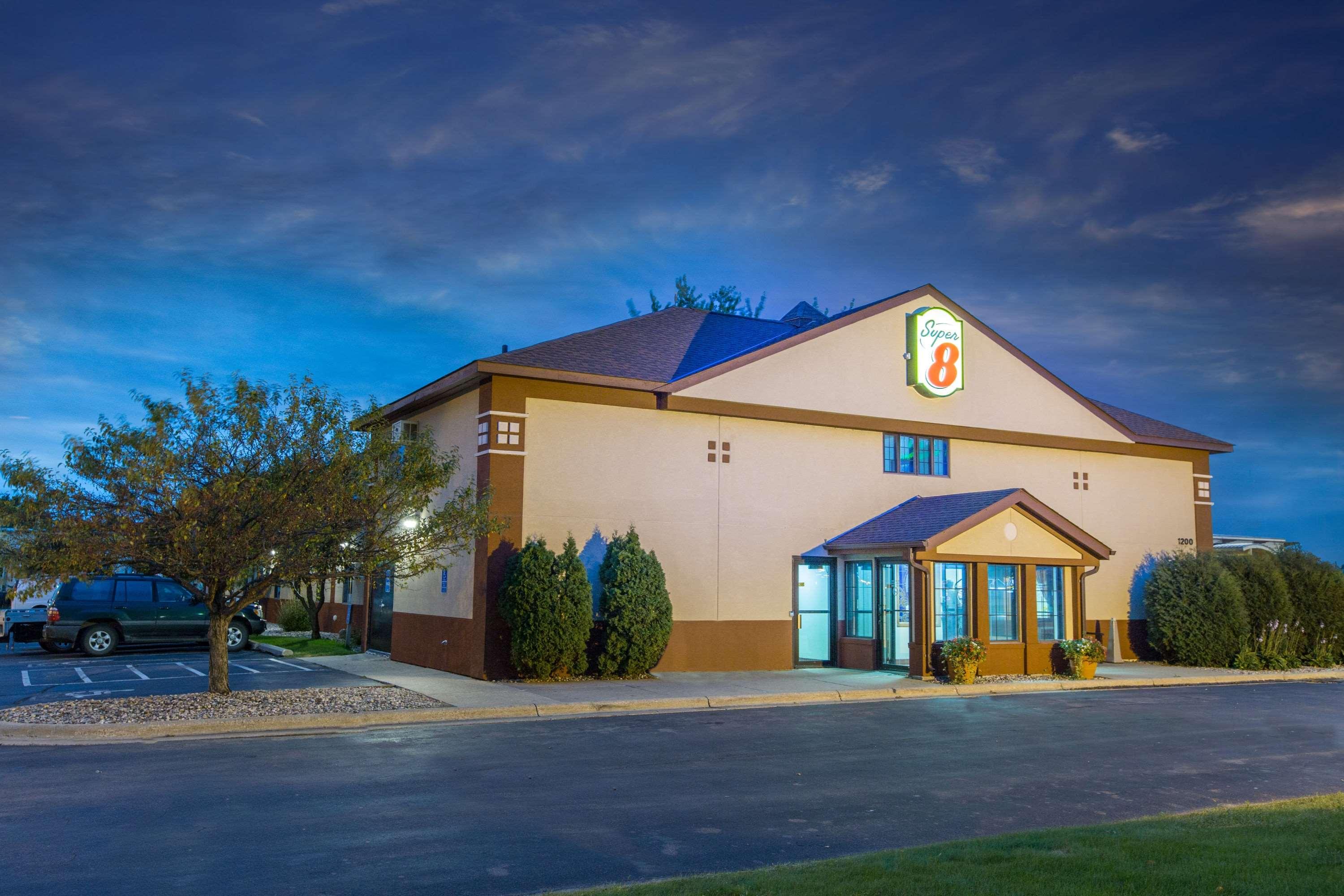 Super 8 By Wyndham Fairmont Mn 1/15