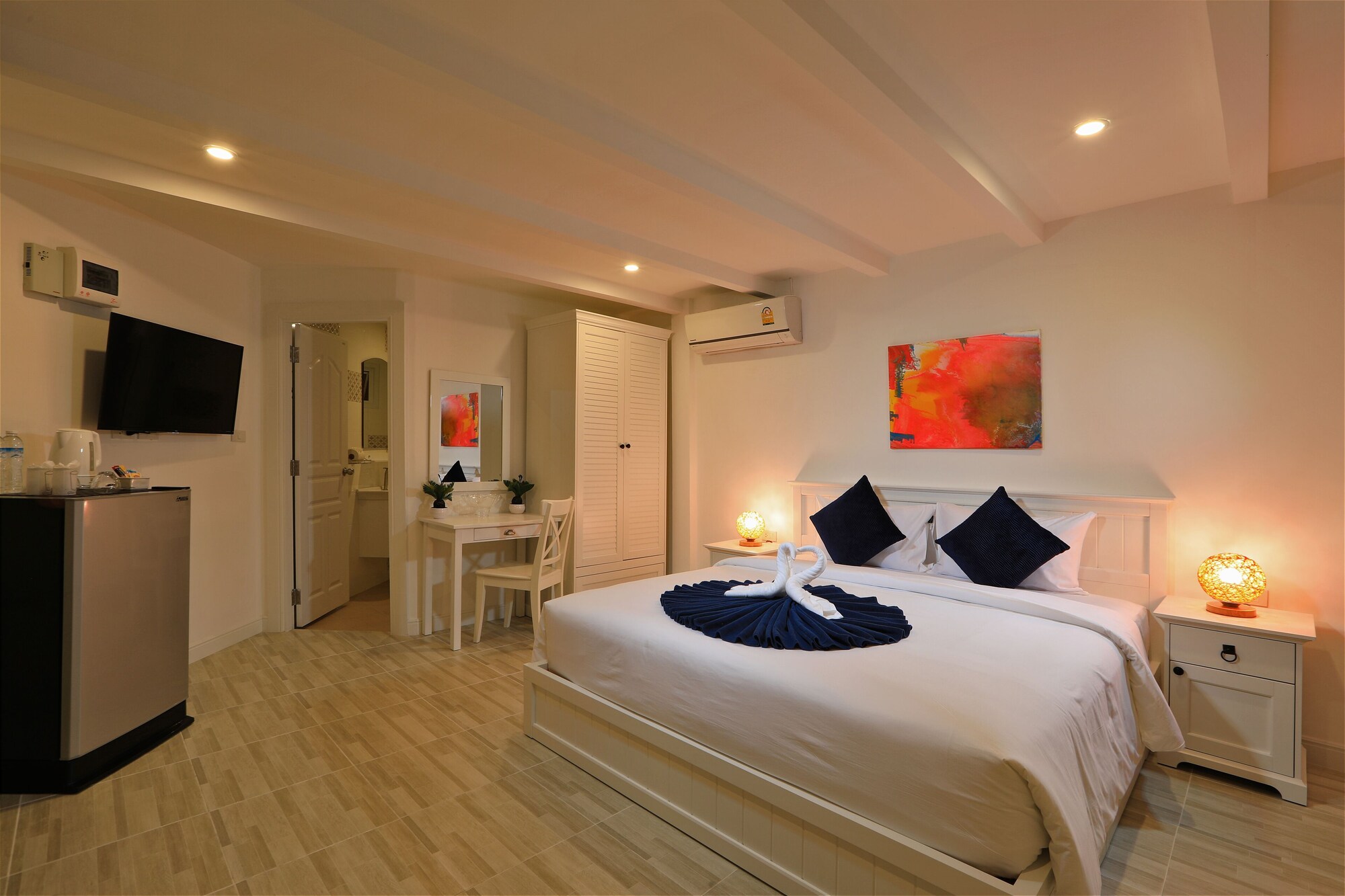 DELUXE, KING BED, SEA VIEW