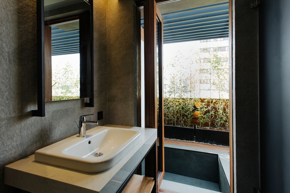 CHECK inn Taichung Zhongshan 48/50