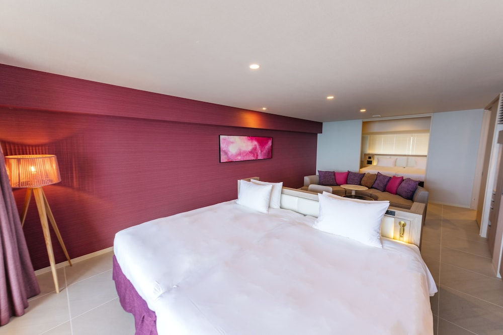OCEAN, SUITE, CORNER